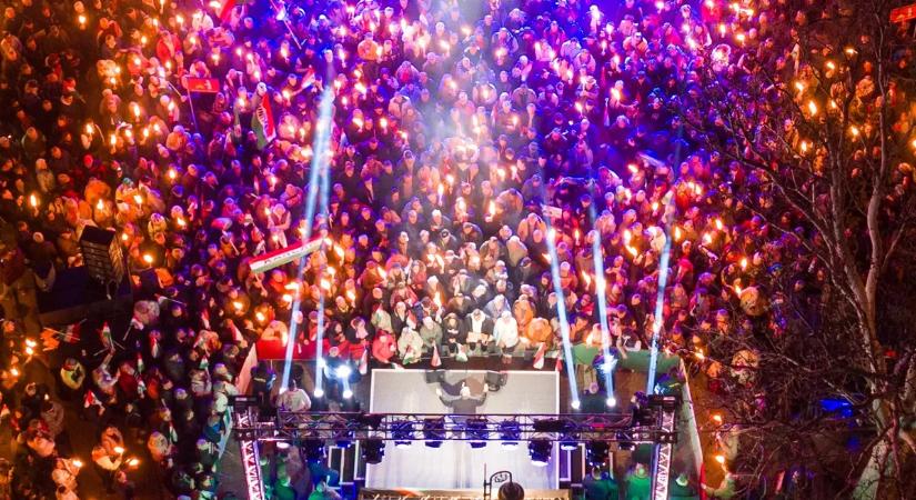 „Törökszentmiklós. Elsöprő” – Orbán Viktor szállította a nap fotóját, ismét csúnyán felsült a Tisza