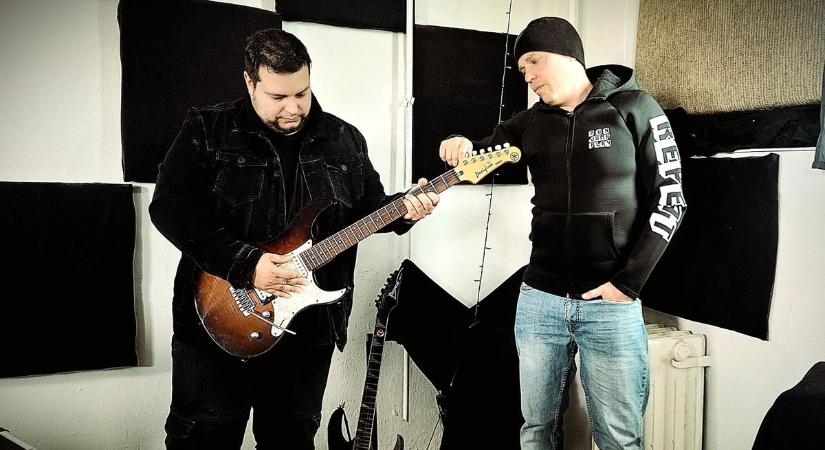 Falusi vita és diszkóbotrány ihlette – ilyen lett az egri Nádasi Projekt új száma