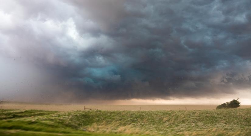 Kiadták a narancs riasztást: viharos szél, eső jön, itt kell leginkább számítani a brutális időre