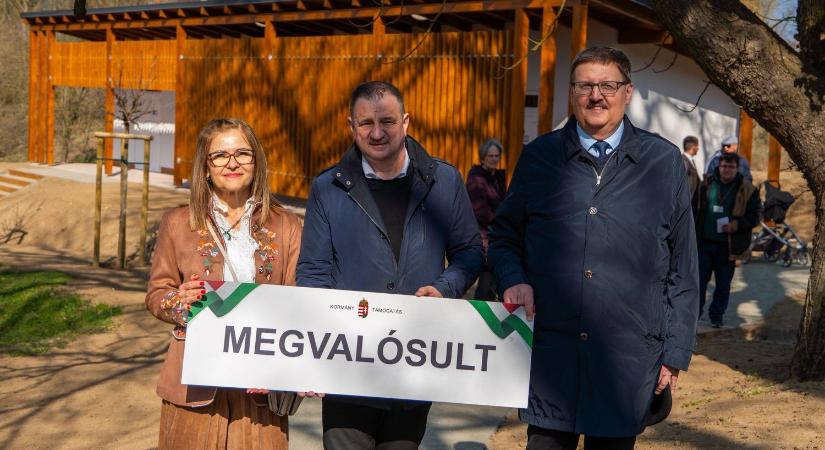 Kormánytisztviselők munkaidőben gyűjtöttek aláírásokat a fideszes jelöltnek