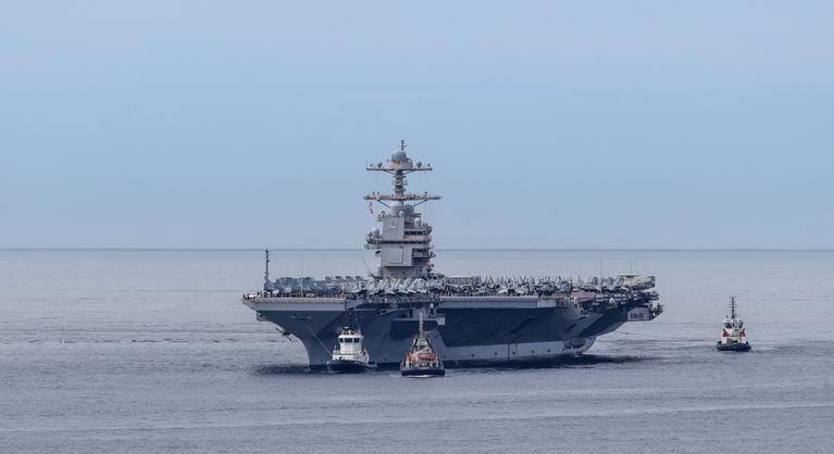Bajba került a világ legerősebb hadihajója bevetés közben, tűz és meghibásodások sújtják az amerikai óriást