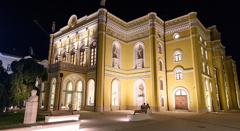 Kedvezményesen nézhetünk előadást a város napján a Csokonai Nemzeti Színházban