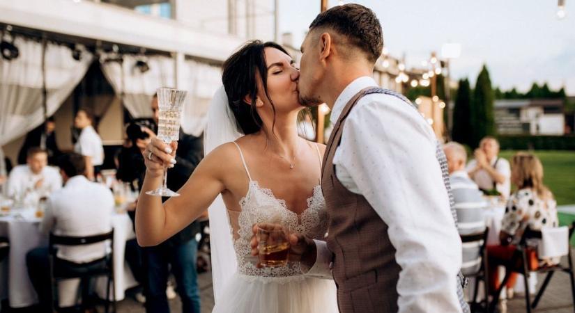 Új szinten a csillogás és fényűzés: olyan esküvő volt Debrecenben, hogy az elefántot is vitték!