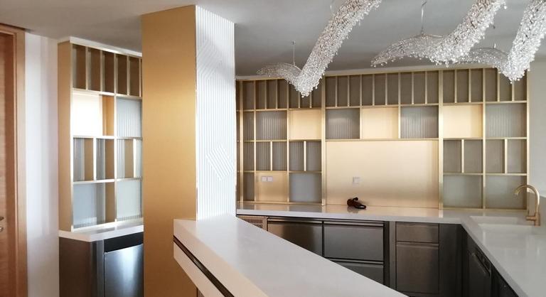 Ezúttal 20 milliós büfépultról és 8 milliós teakonyháról posztolt Hadházy Ákos a felújított MNB-székházból