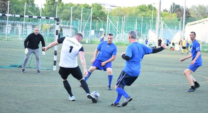 Pályára álltak a szolnoki kispályás labdarúgó-bajnokság csapatai