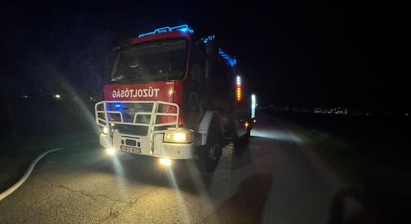 Tűzoltók siettek a Hátar úti ipari parkhoz