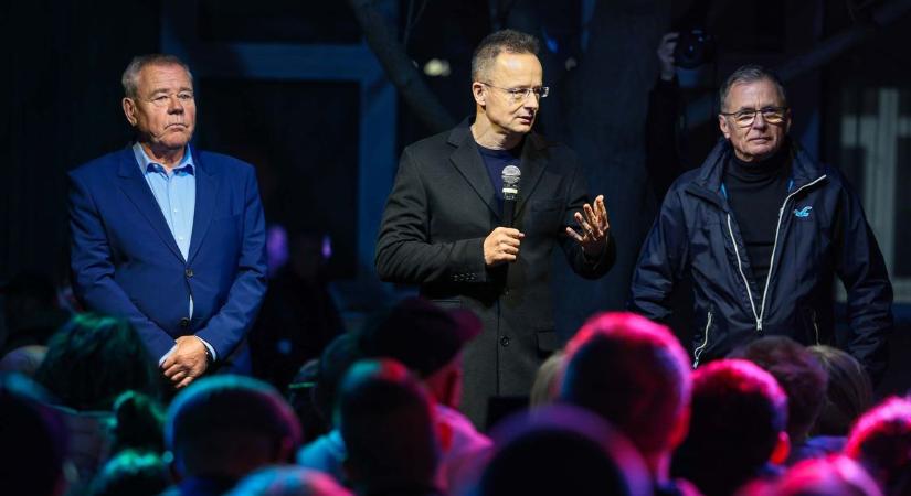 A tét Magyarország békéje és stabilitása - Szijjártó Péter Verpeléten tartott fórumot