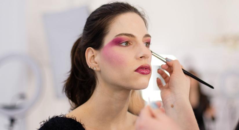 Így lesz tökéletes az pirosításod: az akvarell arcpír titka a profi sminkestől