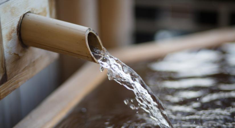 Váratlan fordulat: lakat kerül a balatoni élményfürdőre