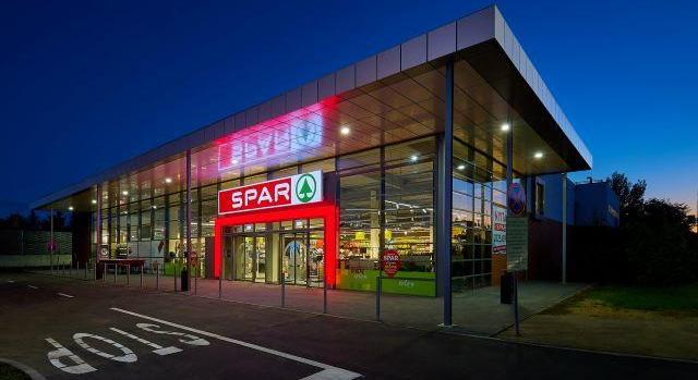 Több mint 4,3 milliárd forintos beruházással megújult három Spar áruház