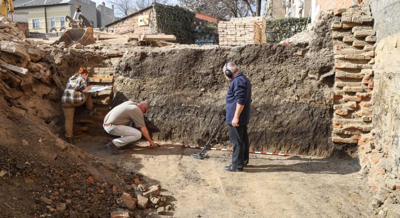 Újabb fordulatot vett a szolnoki belváros múltját feltáró régészeti munka