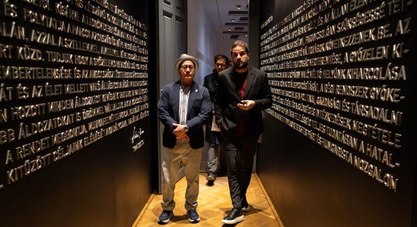 Üzent a világsztár: „Nagyon megrázó élmény volt! Amikor Budapestre jöttök, mindenképp nézzétek meg.”