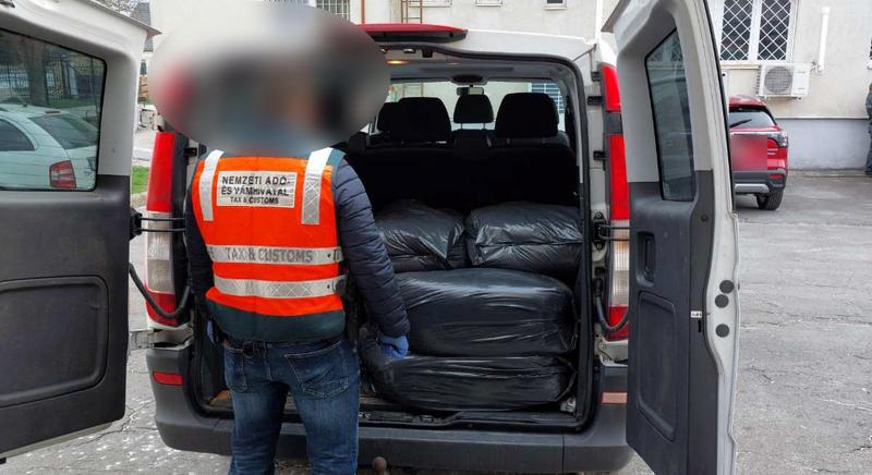 Fél tonna dohányt csempészett, Somogyban fogták el