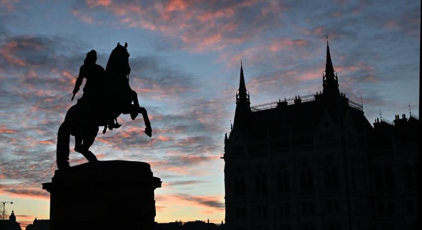 Változik a közlekedés a Kossuth Lajos tér környékén