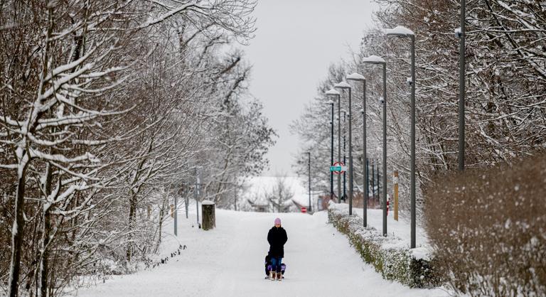 Kettészakad az ország időjárása: nyugaton havazás, keleten tavaszias meleg várható