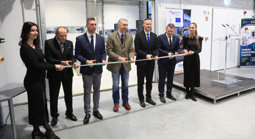 A jövő középosztályát képzik benne – Lázár János adta át az új, duális tanműhelyt Zalaegerszegen (galéria)