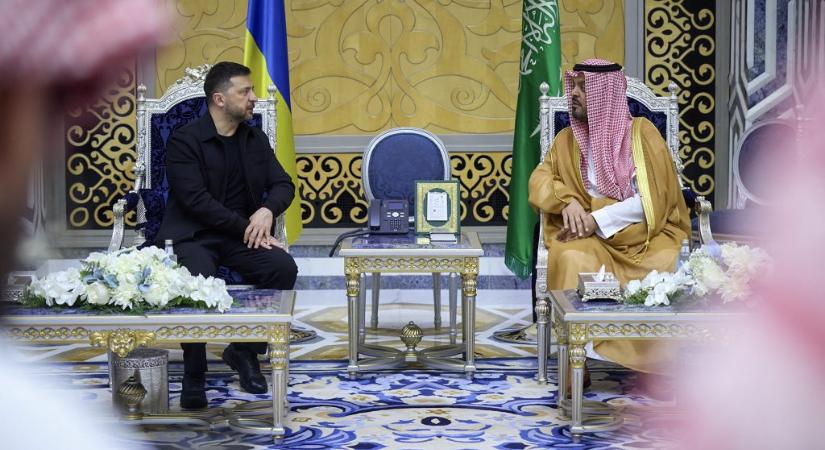 Zelenszkij Szaúd-Arábiában: drónokkal segítene, rakétákat kér cserébe