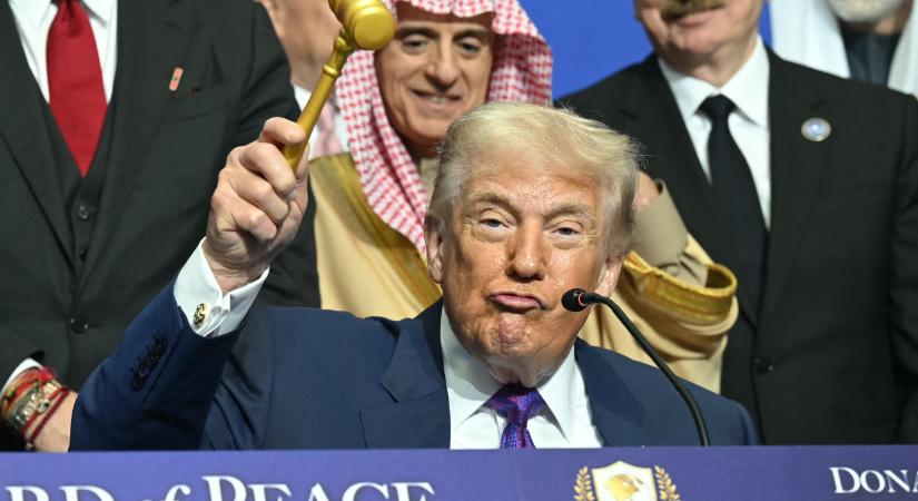 Trump újabb 10 napos határidőt adott a Hormuzi-szoros megnyitására