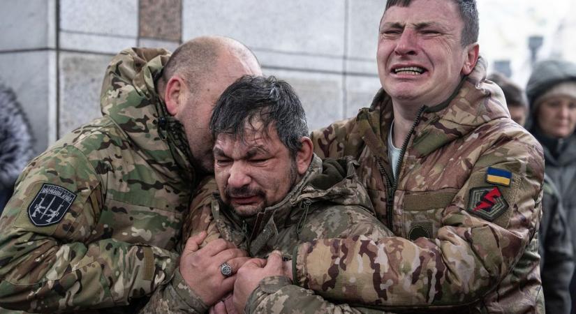 Összeomlóban a frontvonal, menekülnek az ukrán katonák