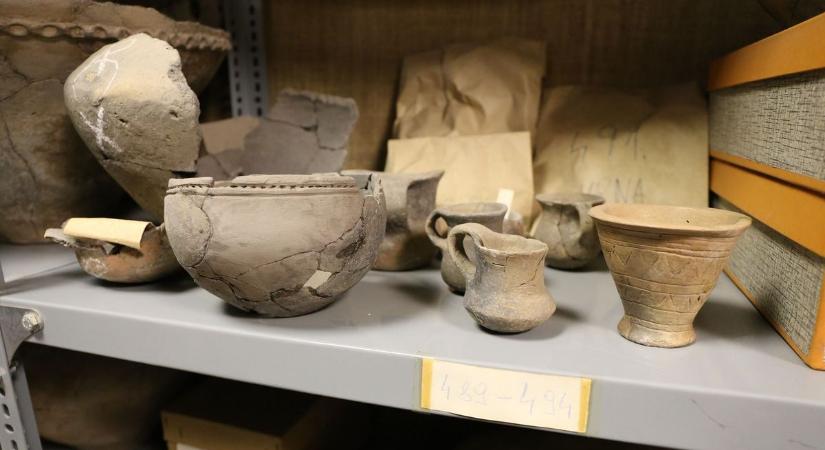 Őskori leletek kerültek elő Dunaújvárosban - fotókon a rendkívüli kincsek