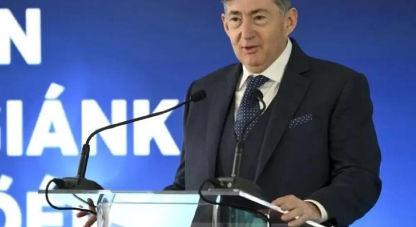 Több mint hárommilliárdot utalt Mészáros Lőrinc magánszámlájára a V-Híd