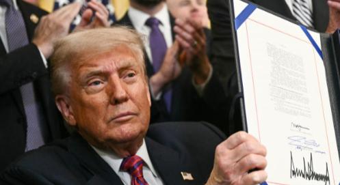 Trump aláírása rákerül a dollárra