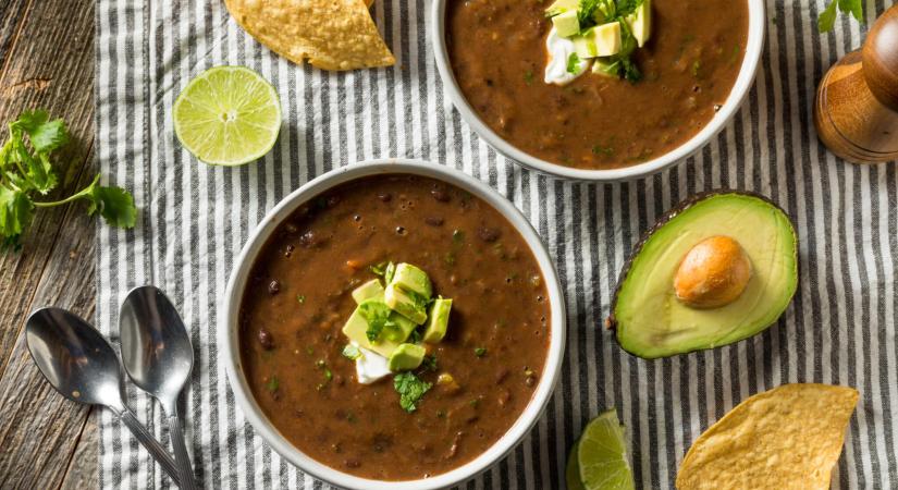 Mexikói leves – latin-amerikai konyha ihlette laktató fogás fekete babbal és kukoricával