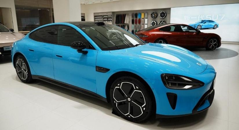 Ezt a kínai elektromos autót akarja most mindenki, irigykedve nézi a BYD: 15 perc alatt tölt fel 670 kilométer hatótávot – szó szerint elkapkodják