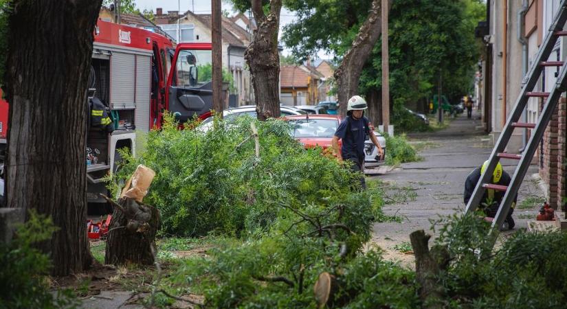 Jön az ítéletidő, fokozták a riasztási szintet: pakoljunk be mindent az udvarról!