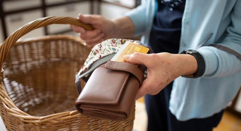 350 forinttal dobnák meg a nyugdíjakat