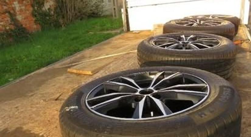 Lecsaptak a rendőrök a celldömölki felnitolvajokra