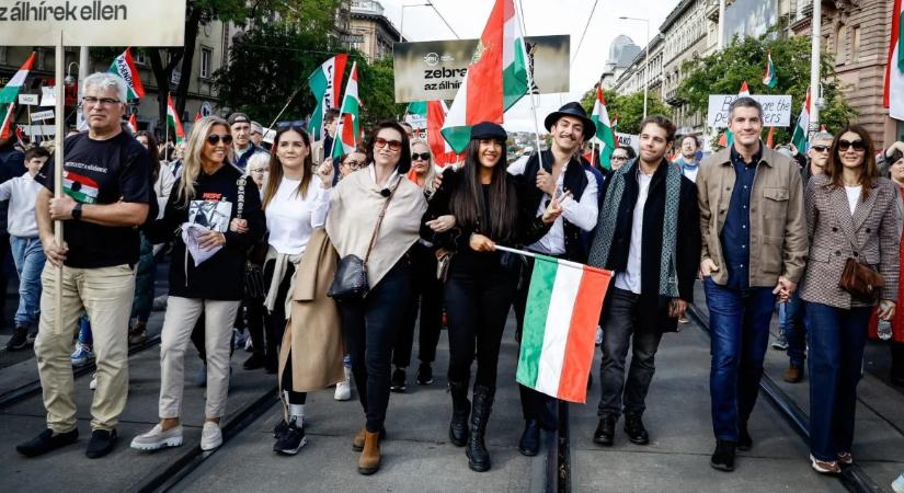 Egy munkaszerződés szerint Tóth Gabi havi több mint egymilliót kap a Fidesz-frakciótól, de nem a fellépései miatt