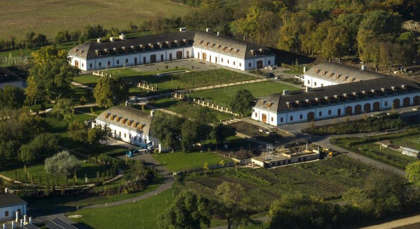 Eljárás indult a hatvanpusztai palazzó tervezője ellen