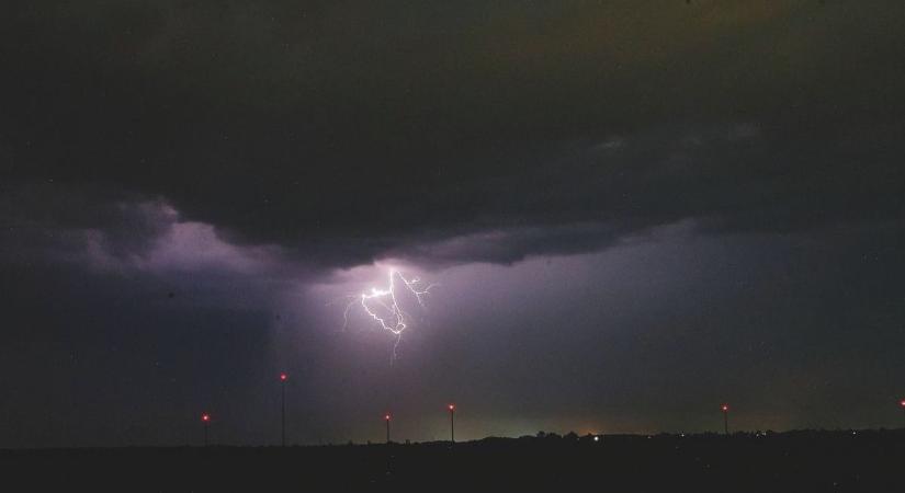 A viharos szél még csak a kezdete annak, ami ránk vár! Bekeményít az időjárás Hajdú-Biharban is
