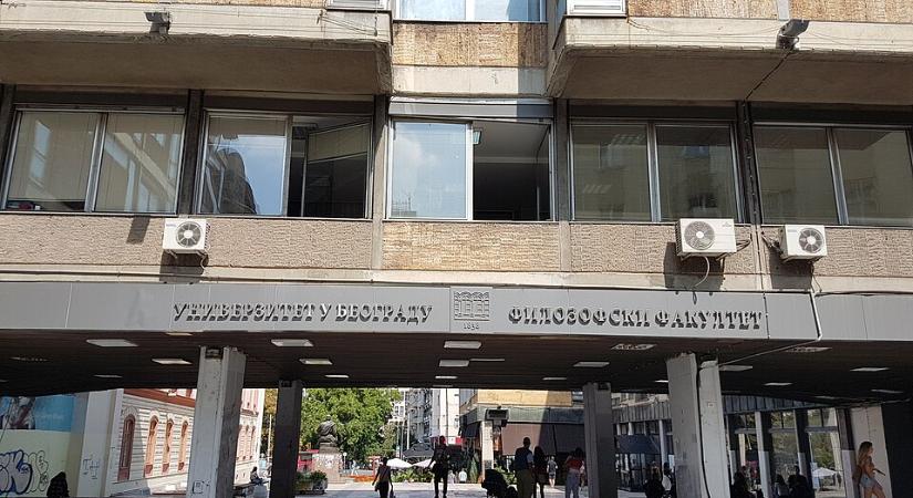 Kiugrott egy 25 nő a Belgrádi Bölcsészettudományi Kar ötödik emeletről