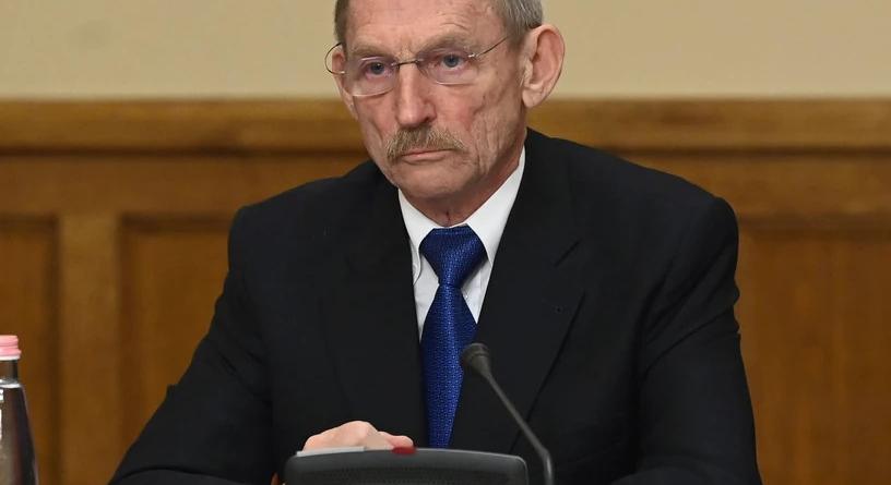 Pintér Sándor: „árulónak tartják” Szabó Bencét a volt kollégái