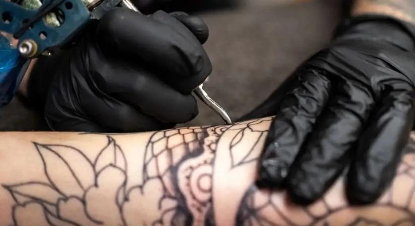 Ijesztő figyelmeztetés: súlyos árat fizethetünk a tetoválásért