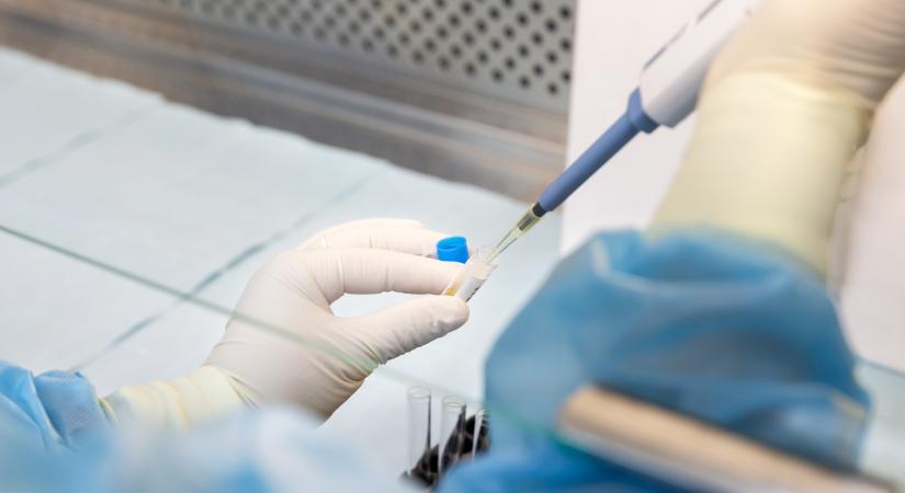 Terjed az új koronavírus-variáns, az eddigi vakcinák nem használnak ellene