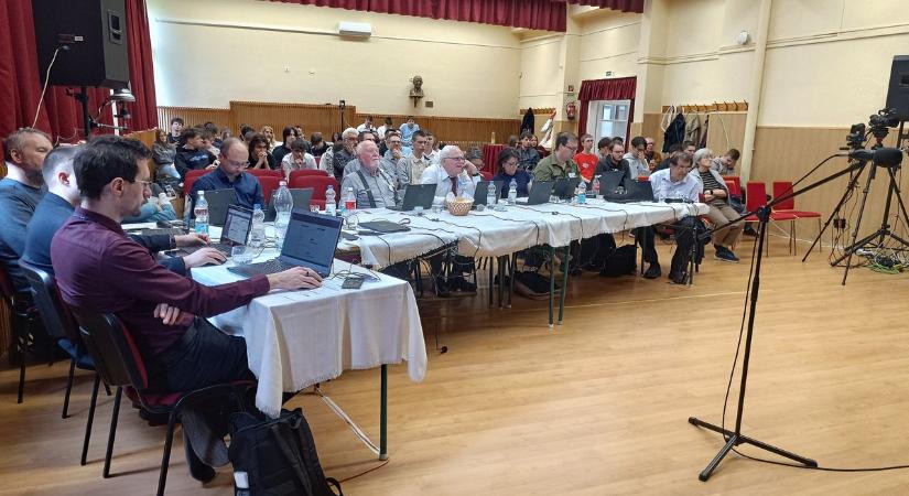 150 pályázat, elképesztő ötletek – Szekszárdon csapnak össze a jövő zsenijei