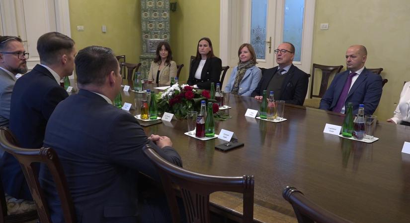 Szabadkán egyeztet Németh Zsolt