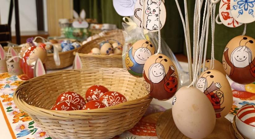 A mesék sztárja Környére látogat, hogy segítse a tojáskeresést