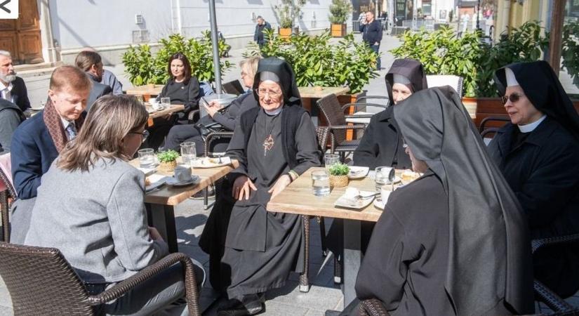 Nem kell Lengyelországba utazni, II. János Pál pápa kedvenc süteménye Fejérben is kapható