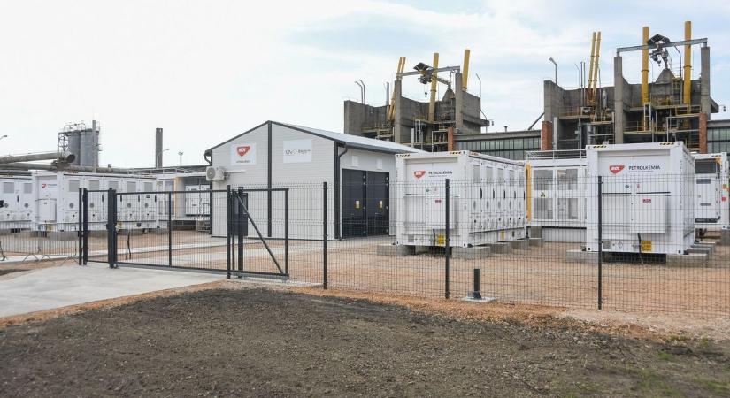 Kelet-Magyarország legnagyobb akkumulátoros energiatárolója: Tiszaújvárosban adták át