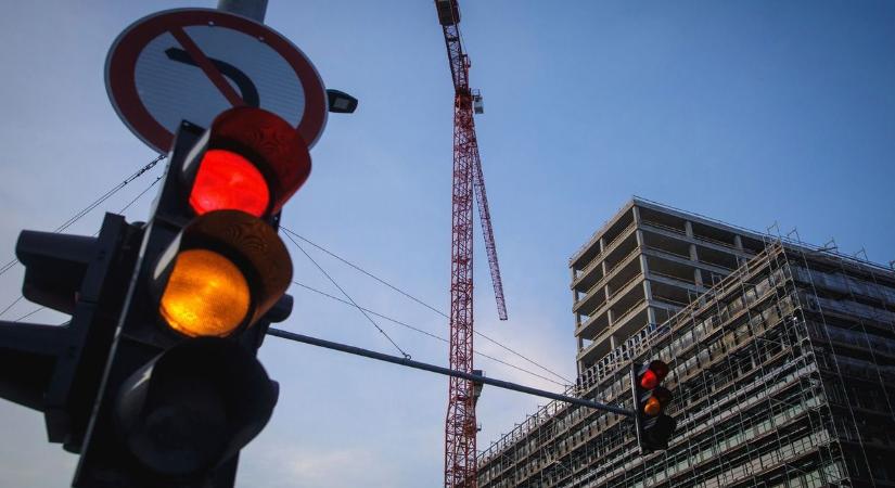 Vihar pusztított Pécsen: megbénult a forgalom a 48-as téren!