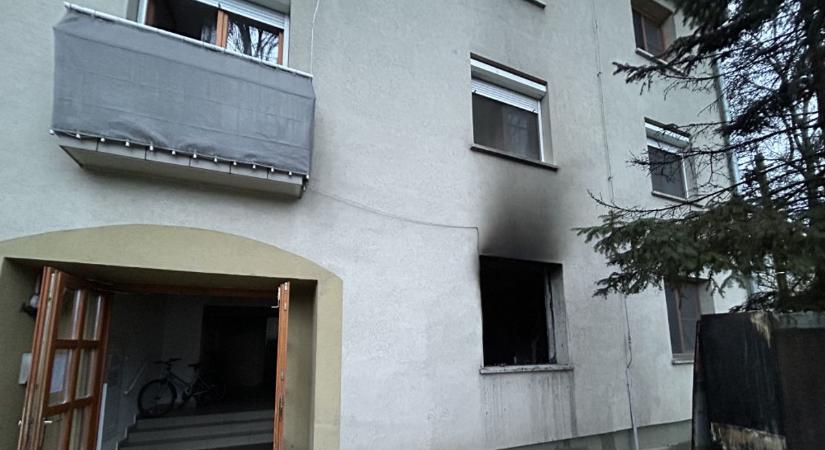 E-roller töltője gyulladt ki – az egész lakás lángba borult (fotók)