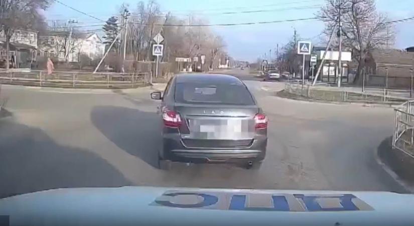 A rendőrök nem hittek a szemüknek: a csomagtartóban utazott az óvodás