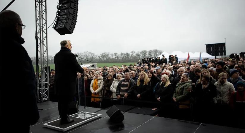 Orbán Viktor gumicsizmát rántott – a miniszterelnök mezőfalvai beszéde élőben