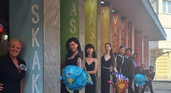 Színésznőt keres a Vaskakas Bábszínház