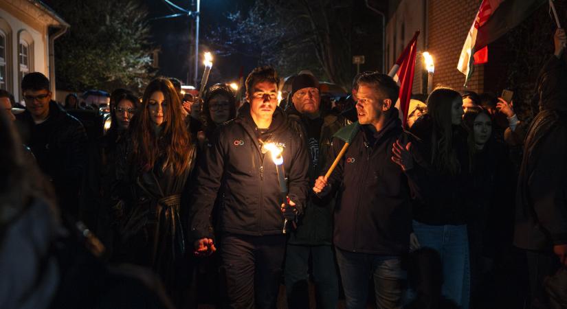 Egy nappal Orbán után Magyar Péter is megtöltötte az esztergomi teret
