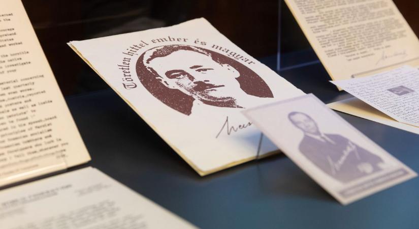 Üzenet haza – megnyílt a Wass Albert hagyatékát bemutató kiállítás az OSZK-ban